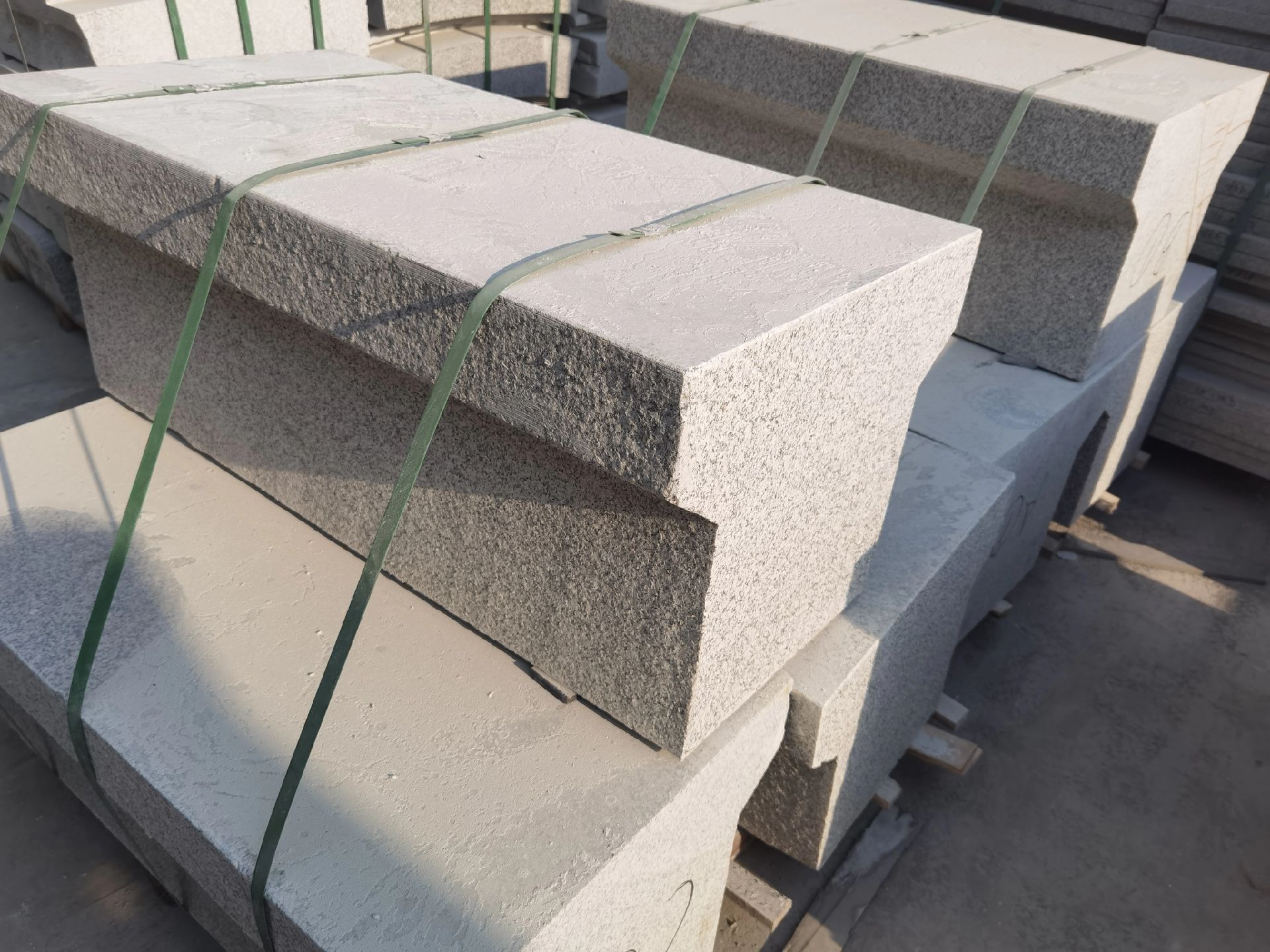 芝麻白花崗巖廠家電話與石材批發供應商